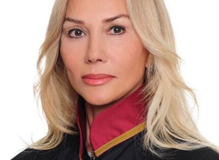 Vildan Yirmibeşoğlu <br> LAİKLİK ve EĞİTİM <br> Lâiklik; devlet ve toplum hayatını akıl ve bilim esaslarına göre düzenlemek anlamına gelir;