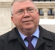 Dr. Şahin CEYLANLI <br> TÜRKLÜĞÜN SEMBOLÜ BOZKURT <br> Bozkurt simgesi, dünyanın her yerinde Türk kimliği ile özdeşleşmiştir.