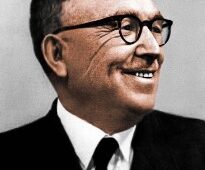 Ord. Prof. Dr. Zeki Velidi TOGAN <br> BOZKURT <br> Bozkurt, Türk Milleti’nin totemidir. Totem, İçtimaî mana taşıyan bir semboldür.