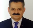 Dr. Cevdet AŞKIN <br> ORTADOĞU EKSENİNDE TÜRKİYE <br> Ortadoğu, insanlığın tarih sahnesine ilk çıktığı  inançların ortak havzası olarak bilinir. Bir bakıma medeniyetlerin beşiği