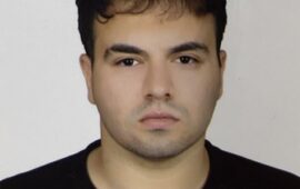 M.Erhan YAZAR <br> VEDA <br> Bir leyl-i ağuş da ömrünün kalan son günlerini,  geleceği değil de geçmişi düşünerek geçiriyordu.