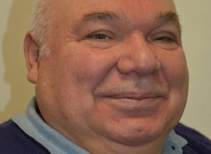 Halil GÜLEL <br> KEMAN ÇALAN YOKSUL KIZ <br> Kemanın sesini ilk kez babasının dizinde duydu.