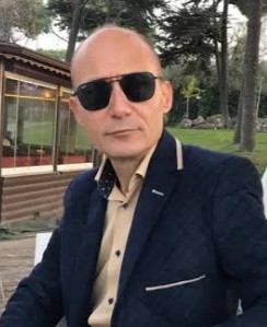 Tamer YAKANER <br> CUMHURİYET ve DEMOKRASİ <br> Halka dayanmayan her iktidar, er geç iflas etmeye eli mahkûmdur. “Türkiye Devleti bir Cumhuriyettir.”